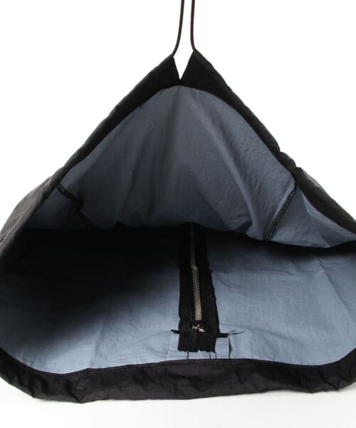 Didot.showroom（ディドット ショールーム）の「ワンショルダー ナイロン アクティブ ボディバッグ（ボディバッグ/ウエストポーチ・レディース・ブラック/グレー・FREE）」の17枚目の写真