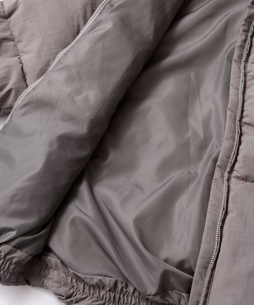 Kappa(カッパ)の「kappa / カッパ 別注 オーバーサイズ ロゴ刺繍 エコダウンジャケット(ダウンジャケット/コート・メンズ・ブラウン/グレー/グレイッシュベージュ/ブラック/カーキ/チャコールグレー・M/L)」の15枚目の写真