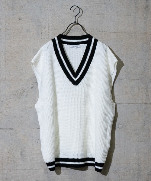 JOHN'S CLOSET(ジョンズクローゼット)の「【13】睦編みチルデンニット(ベスト・メンズ・ベージュ/ブラック/オフホワイト/グリーン系その他/ブルー・LARGE/MEDIUM)」の2枚目の写真