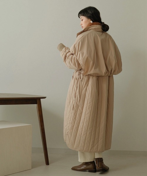 Bab（バブ）の「【WEB限定】ギャザーレイヤードキルティングコート（その他アウター・レディース・アイボリー/ベージュ/ブラック・M）」の20枚目の写真