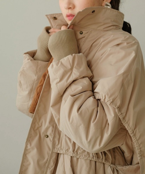 Bab（バブ）の「【WEB限定】ギャザーレイヤードキルティングコート（その他アウター・レディース・アイボリー/ベージュ/ブラック・M）」の11枚目の写真
