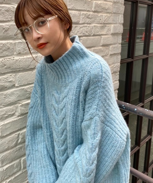 one after another NICE CLAUP（ワンアフターアナザーナイスクラップ）の「【WEB限定】ゆるっとシルエットにケーブルが目をひくハイネックケーブルニット（ニット/セーター・レディース・ブラウン/サックスブルー/アイボリー/グレー系その他・FREE）」の4枚目の写真