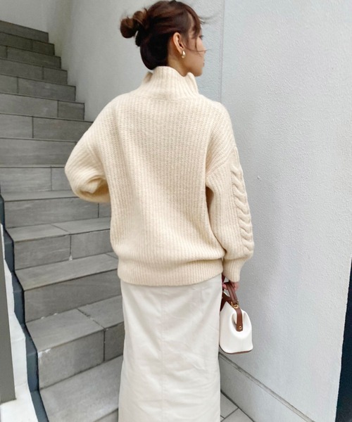 one after another NICE CLAUP（ワンアフターアナザーナイスクラップ）の「【WEB限定】ゆるっとシルエットにケーブルが目をひくハイネックケーブルニット（ニット/セーター・レディース・ブラウン/サックスブルー/アイボリー/グレー系その他・FREE）」の15枚目の写真