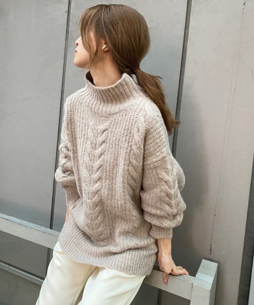 one after another NICE CLAUP（ワンアフターアナザーナイスクラップ）の「【WEB限定】ゆるっとシルエットにケーブルが目をひくハイネックケーブルニット（ニット/セーター・レディース・ブラウン/サックスブルー/アイボリー/グレー系その他・FREE）」の7枚目の写真
