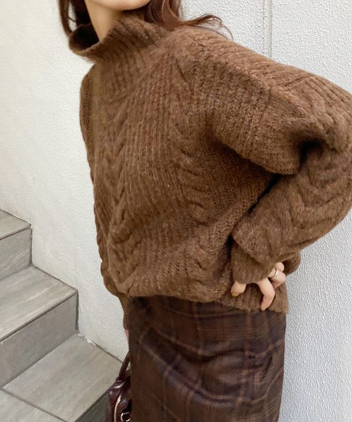 one after another NICE CLAUP（ワンアフターアナザーナイスクラップ）の「【WEB限定】ゆるっとシルエットにケーブルが目をひくハイネックケーブルニット（ニット/セーター・レディース・ブラウン/サックスブルー/アイボリー/グレー系その他・FREE）」の17枚目の写真