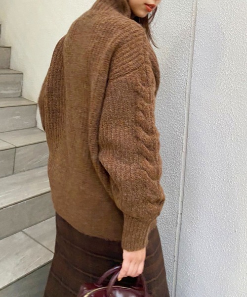 one after another NICE CLAUP（ワンアフターアナザーナイスクラップ）の「【WEB限定】ゆるっとシルエットにケーブルが目をひくハイネックケーブルニット（ニット/セーター・レディース・ブラウン/サックスブルー/アイボリー/グレー系その他・FREE）」の10枚目の写真
