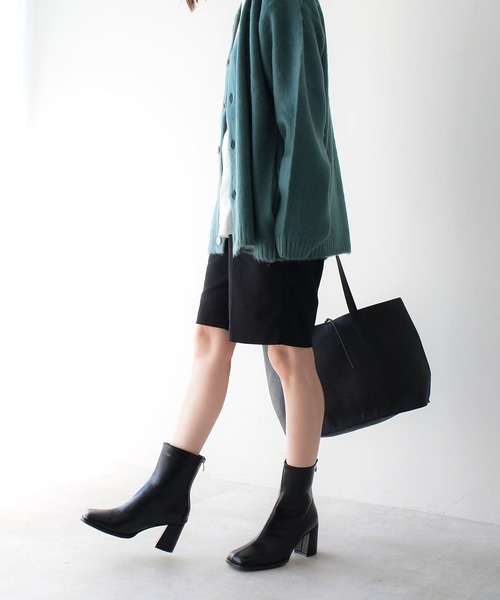 AmiAmi（アミアミ）の「ワイドスクエアトゥミドル丈ブーツ（ブーツ・レディース・ブラック/ダークブラウン/アイボリー・L/LL/M/S）」の8枚目の写真