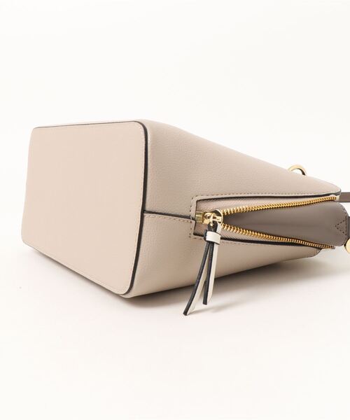 & chouette(アンドシュエット)の「サイドファスナーハンドバッグS(ハンドバッグ・レディース・オフホワイト/グレイッシュベージュ/ブラック・FREE)」の6枚目の写真