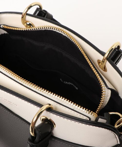 & chouette(アンドシュエット)の「サイドファスナーハンドバッグS(ハンドバッグ・レディース・オフホワイト/グレイッシュベージュ/ブラック・FREE)」の4枚目の写真