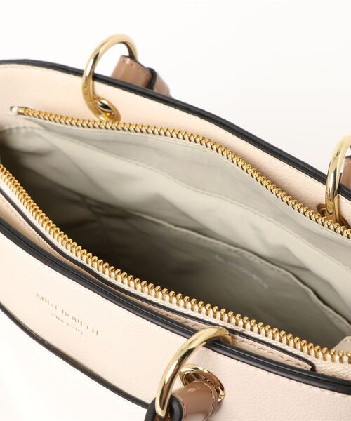 & chouette(アンドシュエット)の「サイドファスナーハンドバッグS(ハンドバッグ・レディース・オフホワイト/グレイッシュベージュ/ブラック・FREE)」の5枚目の写真