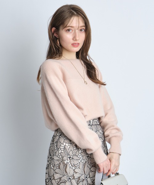 Apuweiser-riche（アプワイザーリッシェ）の「ＮＥＷふわふわオフネックニット（ニット/セーター・レディース・ライトグレー/オフホワイト/ピンクベージュ/ボルドー/ライトイエロー・2）」の4枚目の写真