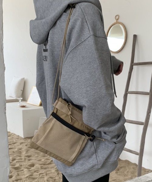 SVEC（シュベック）の「サコッシュ ボディバッグ（ショルダーバッグ・メンズ・カーキ/ブラック/ベージュ・FREE）」の11枚目の写真