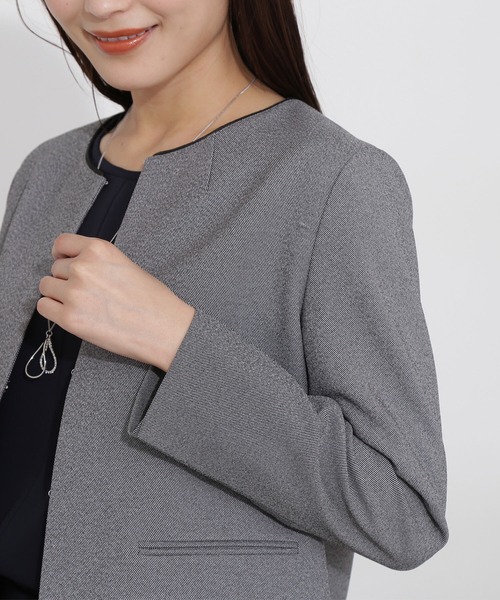 NATURAL BEAUTY BASIC(ナチュラルビューティーベーシック)の「シャークノーカラージャケット(ノーカラージャケット・レディース・ベージュ/ブラック系その他・SMALL/MEDIUM/LARGE)」の6枚目の写真