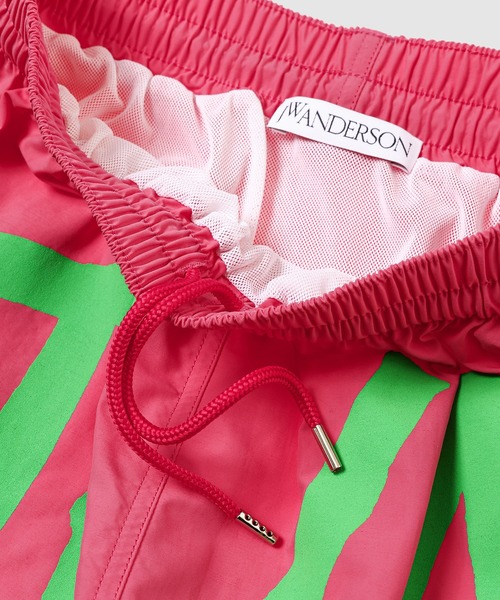 JW Anderson（ジェイダブリューアンダーソン）の「JWA LOGO SWIMSHORTS（その他パンツ・メンズ・ブルー系その他/ピンク系その他・S/M）」の4枚目の写真
