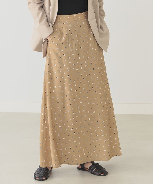 B:MING by BEAMS（ビーミングバイビームス）の「B:MING by BEAMS / レトロ フラワープリント ロングスカート 22SS（スカート・レディース・レッド系/ベージュ系/ブルー系・SMALL/MEDIUM）」の2枚目の写真
