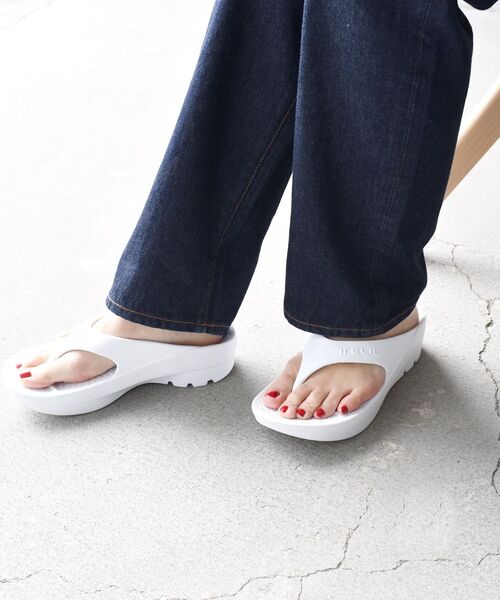 TELIC（テリック）の「TELIC:W FLIP FLOP◇（サンダル・レディース・ブラック/ライトホワイト・SMALL/MEDIUM/X-SMALL）」の12枚目の写真
