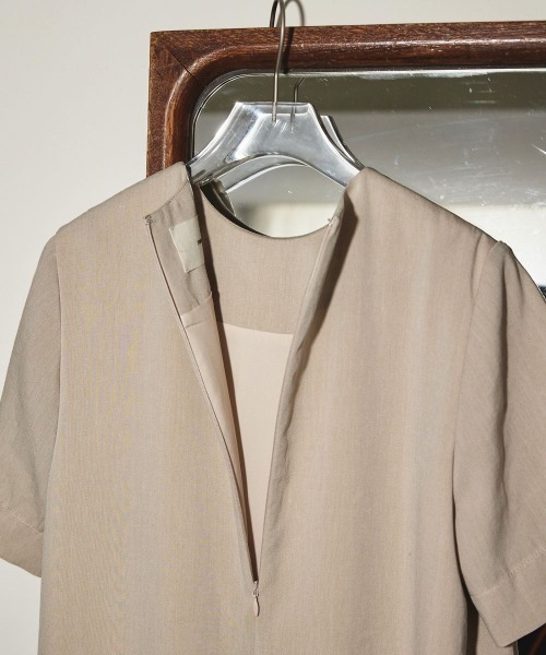 TODAYFUL(トゥデイフル)の「TODAYFUL(トゥデイフル) "Halfsleeve Tuck Dress"ハーフスリーブタックドレス/12110332(ワンピース・レディース・ブラック/ナチュラル・38/36)」の4枚目の写真