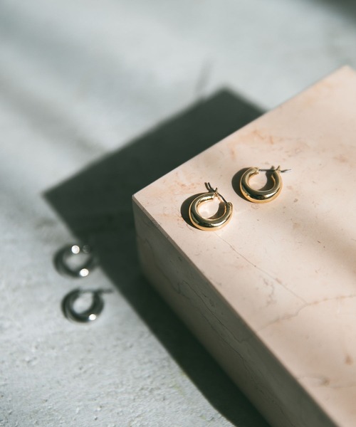 A part by（アパートバイ）の「フープピアス　280494（ピアス（両耳用）・レディース・シルバー/ゴールド・FREE）」の5枚目の写真