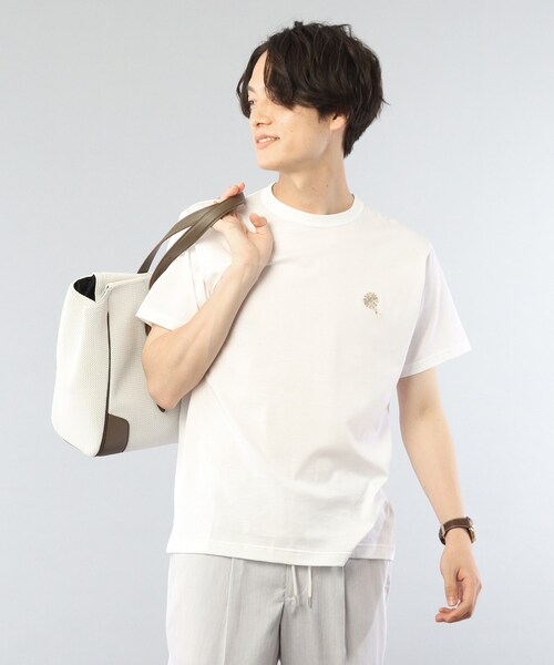 TAKEO KIKUCHI(タケオキクチ)の「◆デイジー フラワーモチーフ プリント Tシャツ(Tシャツ/カットソー・メンズ・ホワイト/ダークネイビー/ダークオレンジ/ブラック・02/03/04)」の1枚目の写真