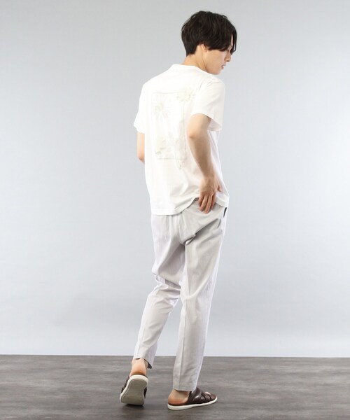 TAKEO KIKUCHI(タケオキクチ)の「◆デイジー フラワーモチーフ プリント Tシャツ(Tシャツ/カットソー・メンズ・ホワイト/ダークネイビー/ダークオレンジ/ブラック・02/03/04)」の17枚目の写真