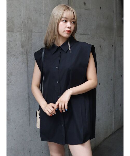 EVRIS(エヴリス)の「パワーショルダーノースリシャツ(シャツ/ブラウス・レディース・ホワイト/ブラック/パープル・FREE)」の5枚目の写真