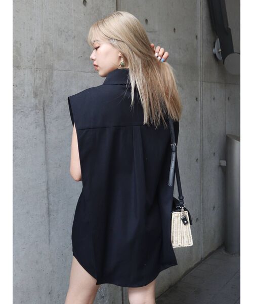 EVRIS(エヴリス)の「パワーショルダーノースリシャツ(シャツ/ブラウス・レディース・ホワイト/ブラック/パープル・FREE)」の6枚目の写真