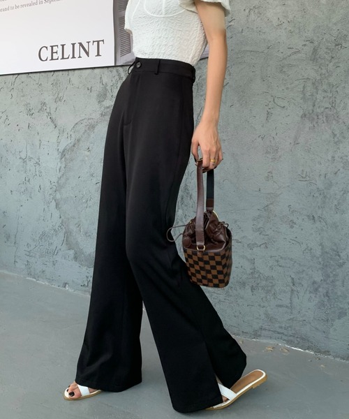 Diosfront（ディオスフロント）の「美脚魅せ！サイドスリットセミフレアパンツ（スラックス・レディース・ブラック/ダークブラウン/イエロー/アイボリー/グレイッシュベージュ・M/L/S）」の17枚目の写真