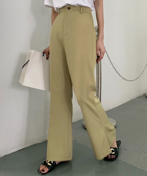 Diosfront（ディオスフロント）の「美脚魅せ！サイドスリットセミフレアパンツ（スラックス・レディース・ブラック/ダークブラウン/イエロー/アイボリー/グレイッシュベージュ・M/L/S）」の19枚目の写真