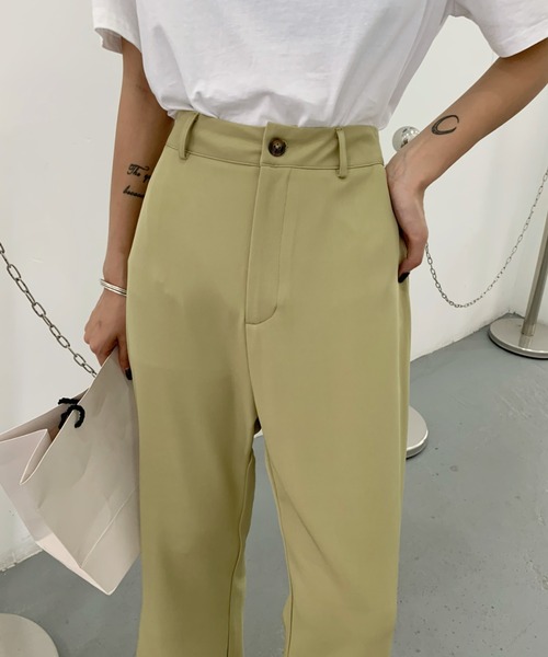 Diosfront（ディオスフロント）の「美脚魅せ！サイドスリットセミフレアパンツ（スラックス・レディース・ブラック/ダークブラウン/イエロー/アイボリー/グレイッシュベージュ・M/L/S）」の7枚目の写真