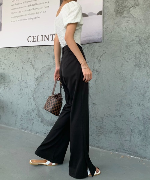 Diosfront（ディオスフロント）の「美脚魅せ！サイドスリットセミフレアパンツ（スラックス・レディース・ブラック/ダークブラウン/イエロー/アイボリー/グレイッシュベージュ・M/L/S）」の21枚目の写真