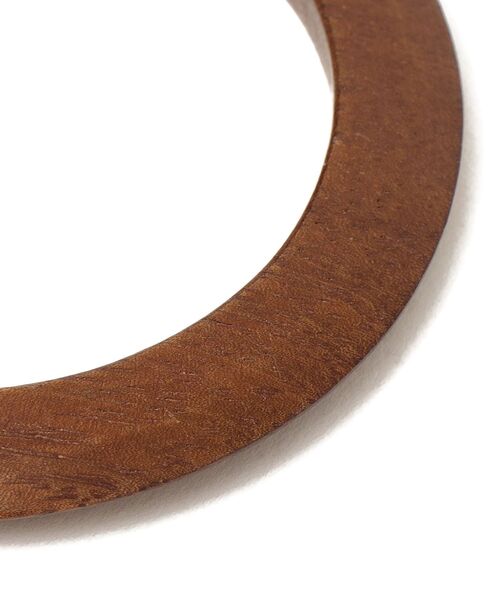 SHIPS any(シップス エニィ)の「SHIPS any: ナロー ウッド バングル(バングル/リストバンド・レディース・ブラウン/アイボリー・ONE SIZE)」の5枚目の写真