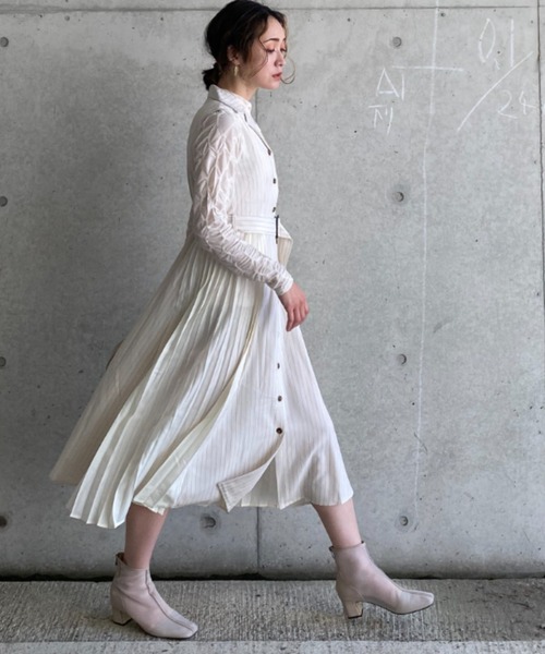 deux amour（ドゥーザムール）の「サイドプリーツ開襟シャツワンピース（シャツワンピース・レディース・グレー/アイボリー/モカ/ダークブラック/グレイッシュブルー/ベージュ/ブラック/ホワイト・MEDIUM）」の4枚目の写真