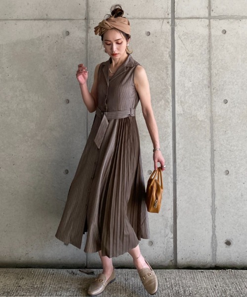 deux amour（ドゥーザムール）の「サイドプリーツ開襟シャツワンピース（シャツワンピース・レディース・グレー/アイボリー/モカ/ダークブラック/グレイッシュブルー/ベージュ/ブラック/ホワイト・MEDIUM）」の7枚目の写真