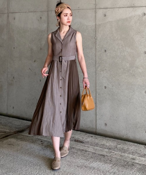 deux amour（ドゥーザムール）の「サイドプリーツ開襟シャツワンピース（シャツワンピース・レディース・グレー/アイボリー/モカ/ダークブラック/グレイッシュブルー/ベージュ/ブラック/ホワイト・MEDIUM）」の19枚目の写真