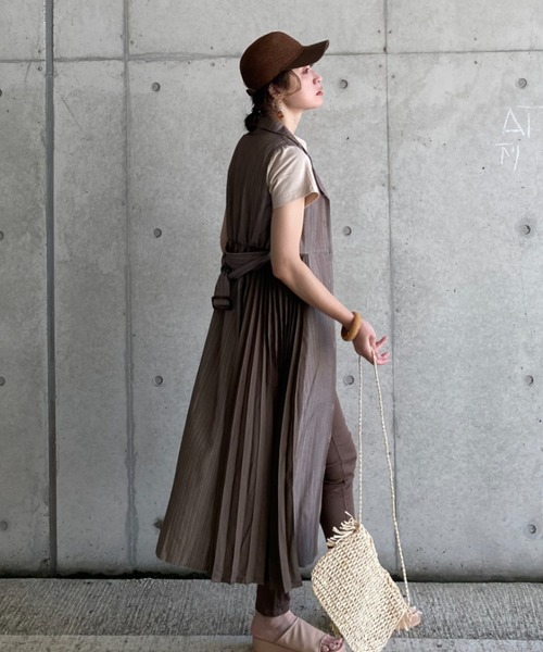 deux amour（ドゥーザムール）の「サイドプリーツ開襟シャツワンピース（シャツワンピース・レディース・グレー/アイボリー/モカ/ダークブラック/グレイッシュブルー/ベージュ/ブラック/ホワイト・MEDIUM）」の20枚目の写真