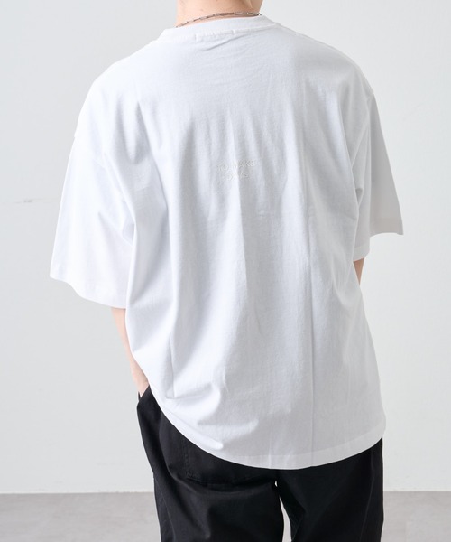 COLONY 2139(コロニートゥーワンスリーナイン)の「ロゴラバープリントBIGシルエットTシャツ / グリッタープリント(Tシャツ/カットソー・メンズ・ホワイト/ブラック/グレイッシュベージュ・MEDIUM/LARGE)」の18枚目の写真