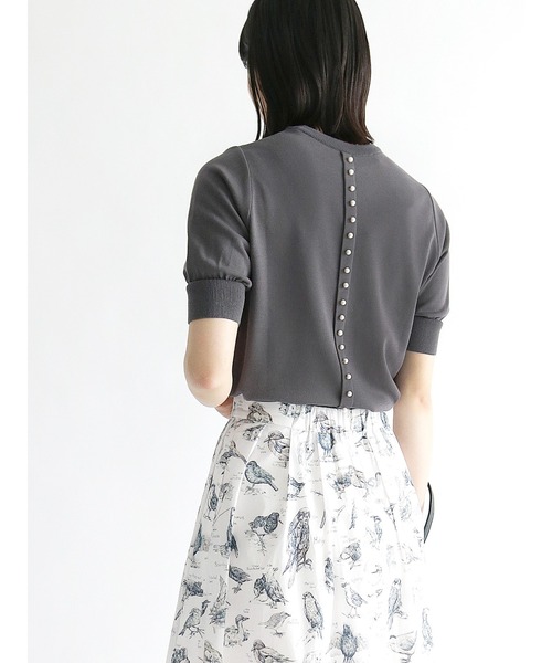 Te chichi（テチチ）の「バックパール釦ニット（ニット/セーター・レディース・ブラック/レッド/オフホワイト/チャコール・ﾌﾘ-）」の4枚目の写真