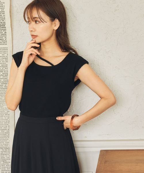 mysty woman(ミスティウーマン)の「ストリング2WAYプルオーバー 352406(Tシャツ/カットソー・レディース・ブラック/オフホワイト/イエロー・FREE)」の2枚目の写真