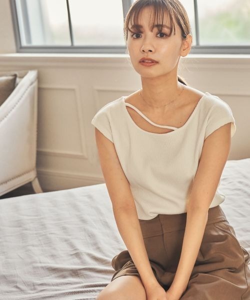 mysty woman(ミスティウーマン)の「ストリング2WAYプルオーバー 352406(Tシャツ/カットソー・レディース・ブラック/オフホワイト/イエロー・FREE)」の12枚目の写真