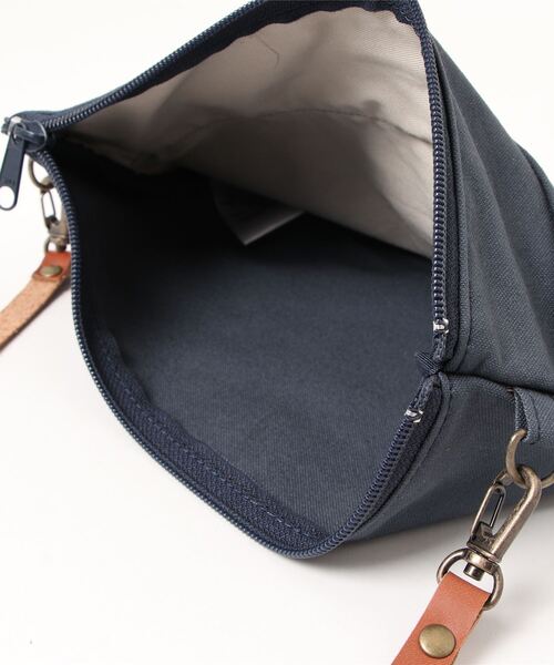 SNOOPY×OLD BETTY'S（スヌーピーカケルオールドベティーズ）の「スヌーピー【SNOOPY】Canvas Sacoche Bag/スヌーピーサコッシュバッグ（ショルダーバッグ・レディース・グリーン系その他2/ベージュ/ブルー系その他2/ベージュ系その他2/ダークブルー/ダークグリーン・FREE）」の9枚目の写真