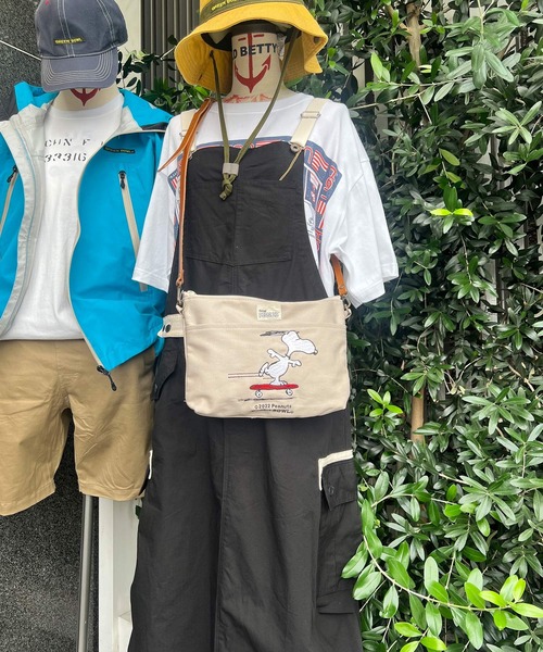 SNOOPY×OLD BETTY'S（スヌーピーカケルオールドベティーズ）の「スヌーピー【SNOOPY】Canvas Sacoche Bag/スヌーピーサコッシュバッグ（ショルダーバッグ・レディース・グリーン系その他2/ベージュ/ブルー系その他2/ベージュ系その他2/ダークブルー/ダークグリーン・FREE）」の21枚目の写真