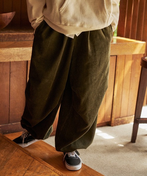 FREAK'S STORE（フリークスストア）の「WEB限定 ワイドシルエット コーデュロイパンツ/イージーパンツ（その他パンツ・メンズ・ネイビー/ブラウン/ブラック/オリーブ・MEDIUM/SMALL/LARGE）」の5枚目の写真