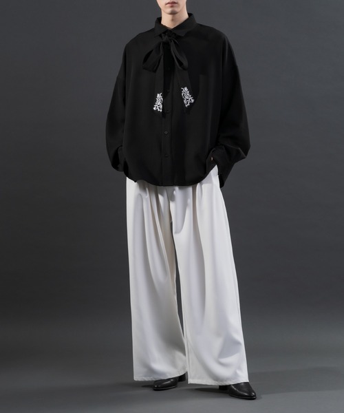Adoon plain（アドーンプレーン）の「【Special edition】2way花柄刺繍ボウタイシャツ（シャツ/ブラウス・メンズ・ホワイト/ブラック・MEDIUM/LARGE）」の13枚目の写真