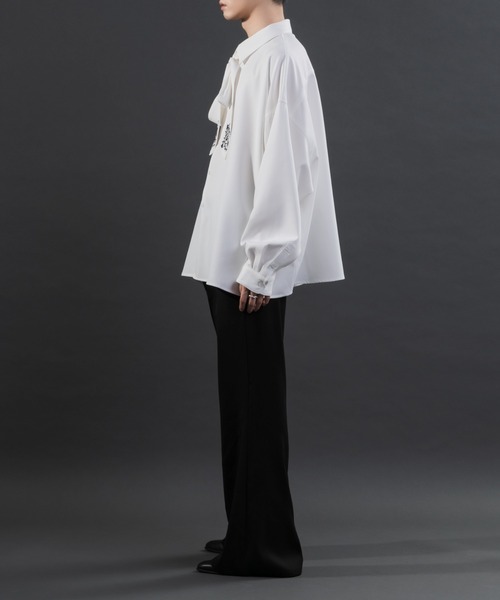 Adoon plain（アドーンプレーン）の「【Special edition】2way花柄刺繍ボウタイシャツ（シャツ/ブラウス・メンズ・ホワイト/ブラック・MEDIUM/LARGE）」の6枚目の写真