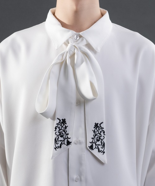 Adoon plain（アドーンプレーン）の「【Special edition】2way花柄刺繍ボウタイシャツ（シャツ/ブラウス・メンズ・ホワイト/ブラック・MEDIUM/LARGE）」の12枚目の写真