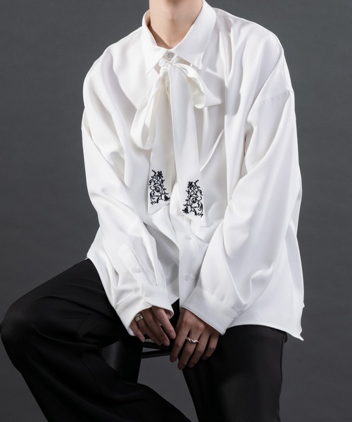 Adoon plain（アドーンプレーン）の「【Special edition】2way花柄刺繍ボウタイシャツ（シャツ/ブラウス・メンズ・ホワイト/ブラック・MEDIUM/LARGE）」の8枚目の写真
