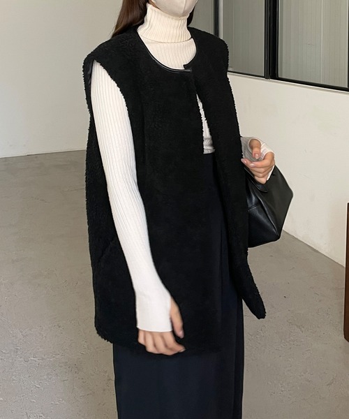 Louere(ルエレ)の「パイピングネックボアベスト(ベスト・レディース・アイボリー/ブラック/モカ・MEDIUM/SMALL)」の8枚目の写真
