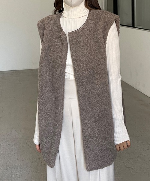 Louere(ルエレ)の「パイピングネックボアベスト(ベスト・レディース・アイボリー/ブラック/モカ・MEDIUM/SMALL)」の11枚目の写真