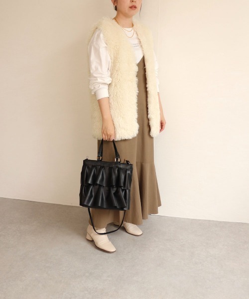 MIAN （ミアン）の「フリル2wayトートバッグ（トートバッグ・レディース・セージグリーン/グレイッシュベージュ/ブラウン/ブラック・FREE）」の5枚目の写真