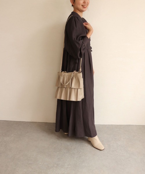 MIAN （ミアン）の「フリル2wayトートバッグ（トートバッグ・レディース・セージグリーン/グレイッシュベージュ/ブラウン/ブラック・FREE）」の10枚目の写真